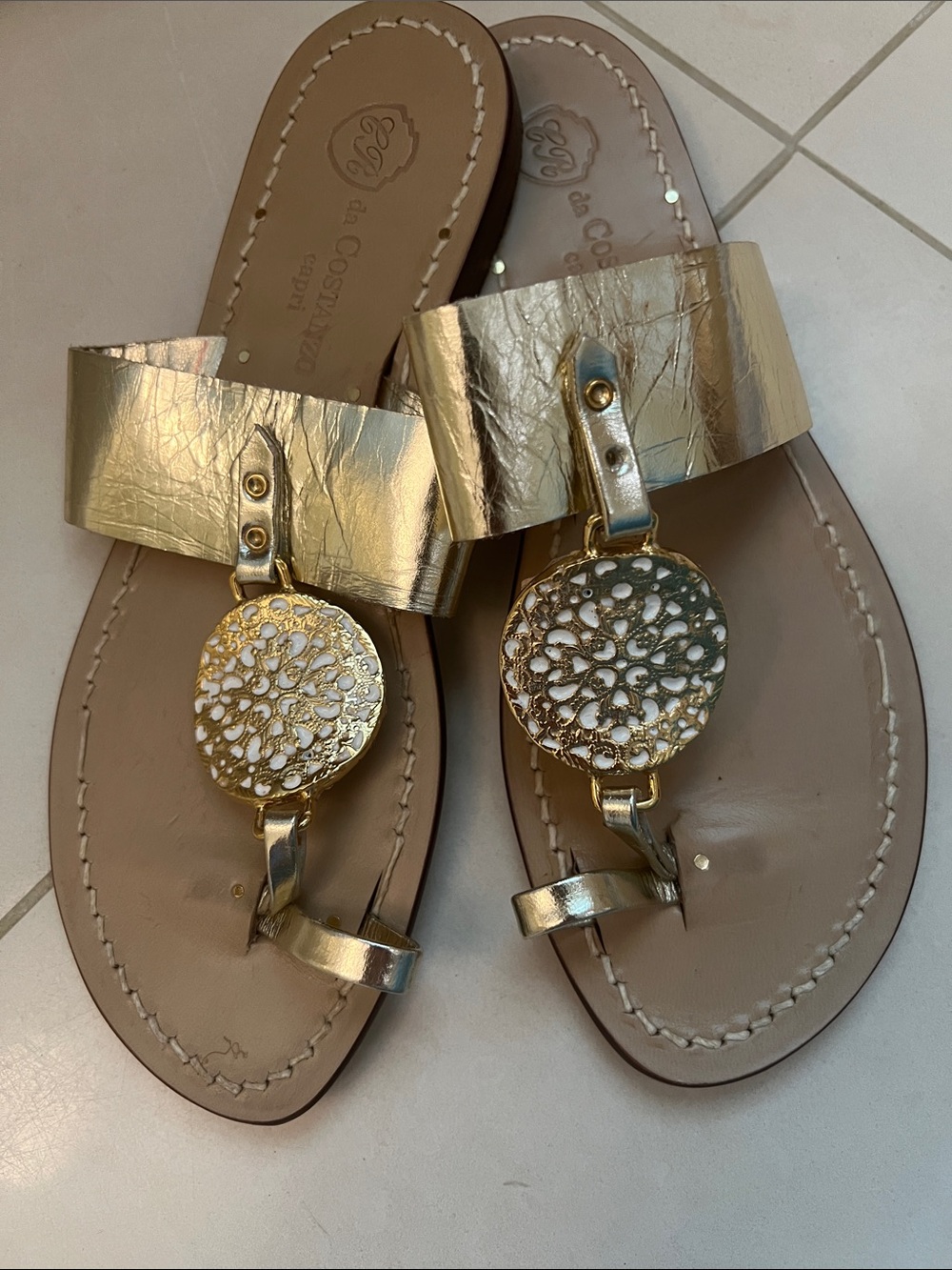 Da Constanzo Capri Gold Leather Toe-Ring Sandals with Decorative Medallion